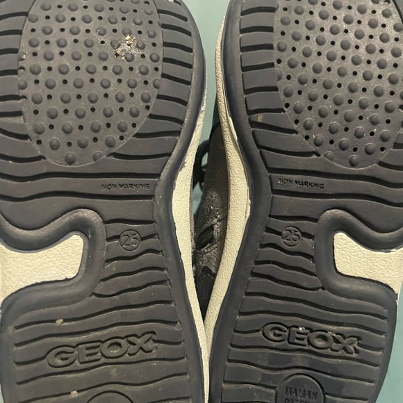 Geox toddler boy sneakers - like new size 8.5 toddler - Picture 7 of 10
